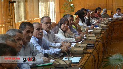 محافظ الإسماعيلية يجتمع برؤساء المديريات لاستعادة الأمن