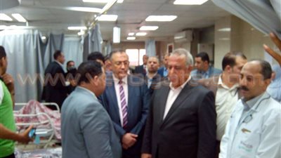 بالصور.. محافظ الشرقية ومدير الأمن يهنئان مرضى «المبرة» بالعيد
