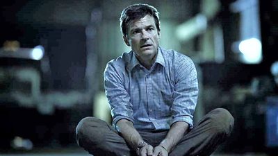 جيسون باتمان يحصد جائزة أفضل ممثل بمسلسل درامي في حفل ممثلي الشاشة