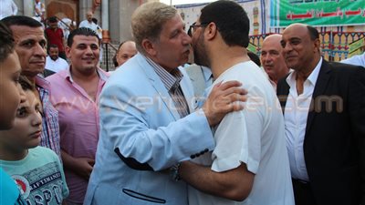 بالفيديو والصور.. محافظ الإسماعيلية يهنئ المواطنين بعيد الفطر