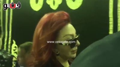 انهيار نبيلة عبيد في عزاء سمير خفاجي (فيديو)