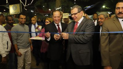 سعفان يسلم 10 ماكينات للمرأة الأسوانية المعيلة وأسر شهداء الجيش والشرطة