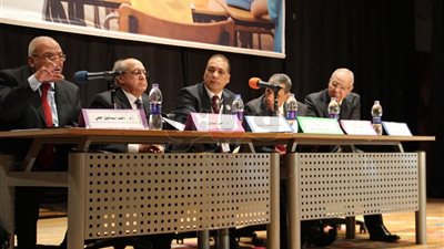 الهلالي الشربيني يشارك في مؤتمر تربية بورسعيد الدولي (صور)