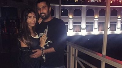 مي عمر ومحمد سامي في سهرة رومانسية على النيل