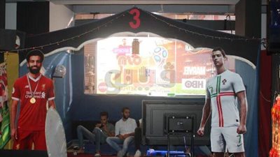 مقاهي الإسكندرية تستعد لاستقبال الجماهير لمشاهدة المنتخب (صور)