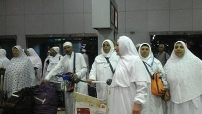 مطار القاهرة يستقبل 3005 معتمرين على متن 16 رحلة لمصر للطيران