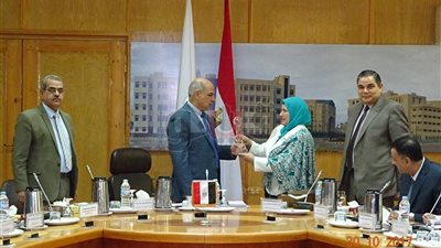 مجلس جامعة كفر الشيخ يهنئ عميد «تربية نوعية» لنجاح المؤتمر الدولي