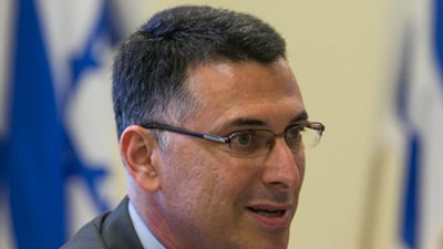 وزير التعليم الإسرائيلى يدعو للكشف عن رواتب 