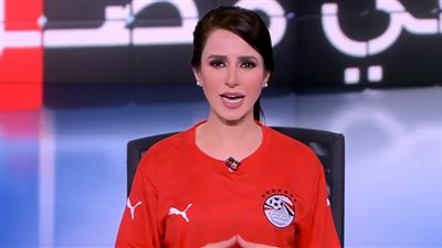 مذيعة mbc ترتدي تي شيرت المنتخب على الهواء (فيديو)