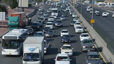 انتظام الحركة المرورية أعلى طرق القاهرة الكبرى بالتزامن مع الإفطار