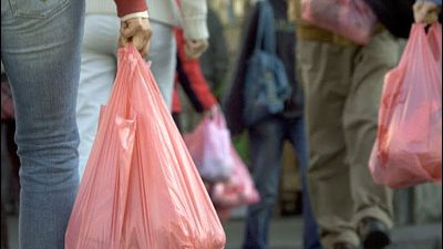 نهاية استخدامات الأكياس البلاستيك في فرنسا