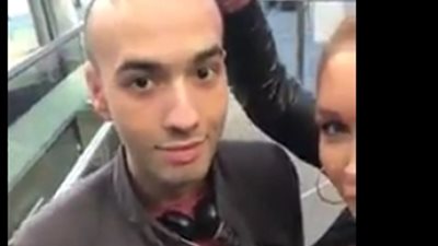 رد فعل أشخاص وضعت فتاة حسناء يدها على رؤوسهم الصلعاء (فيديو)