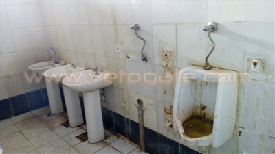 بالصور.. مرافقو مرضى «شبين الكوم» الجامعي يشكون من الإهمال