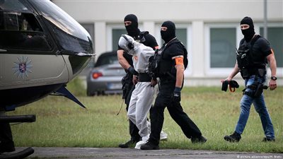 محامون في ألمانيا ينتقدون طريقة إعادة عراقي متهم بقتل فتاة