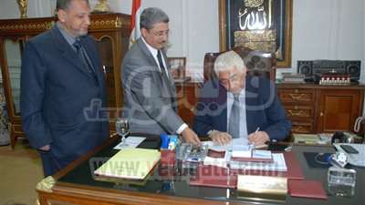 كشك يعتمد نتيجة الإعدادية بأسيوط