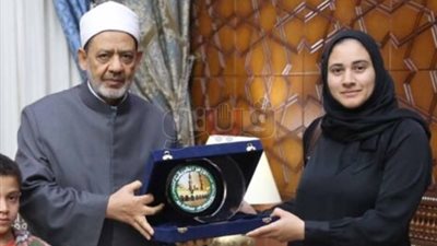 شيخ الأزهر لزوجة الشهيد منسي: قدم درسا في التضحية وحب الوطن
