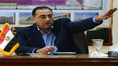 وزير الإسكان يوافق على محاكمة 3 مسئولين بشركة مياه وصرف الشرقية