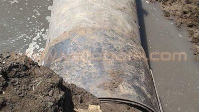 بالصور.. مياه الصرف تمنع أهالي «أم بيومي» بشبرا من الخروج في العيد