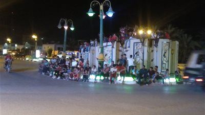 الجماهير تحتشد على أرصفة الوادي الجديد لمشاهدة مباراة منتخب مصر