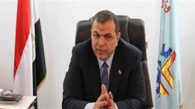 سعفان يتابع صرف معاش مصري متجمد بإيطاليا