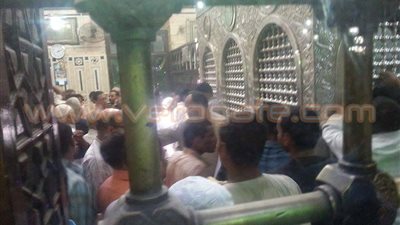 بالفيديو والصور.. حلقات ذكر للطرق الصوفية بمسجد السيدة زينب