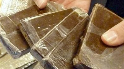 ضبط 41 قطعة حشيش و61 قرص تامول وترامادول بالغردقة