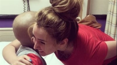 بالفيديو.. هنا الزاهد في زيارة مفاجأة لطفل مريض بالسرطان