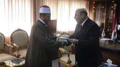 تكريم محفظ للقرآن الكريم بقنا حقق ثلاثة مراكز متقدمة على مستوى الجمهورية