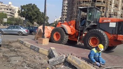 سقوط سيارتين داخل حفر لمترو الأنفاق في شارع لطفي السيد