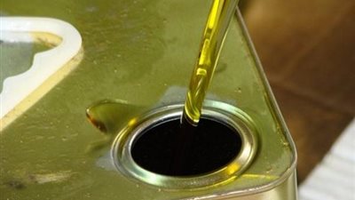 أوكرانيا تصدر زيوتا مغشوشة بنفايات الدجاج.. ومصر ضمن قائمة المستوردين