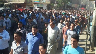 إخوان السويس يشيعون جنازة قيادي في سرية خوفا من فتك الأهالي