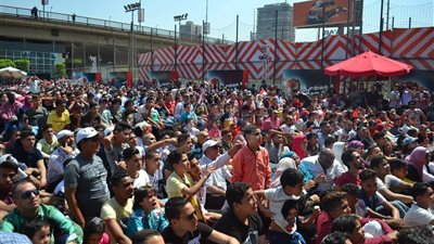 «فوطة وكاب».. طريقة الجماهير للاحتماء من الشمس بـ«شباب الجزيرة»