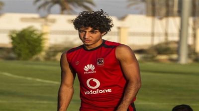 محمد هاني يتخلص من الإصابة ويشارك بمران الأهلي الجماعي