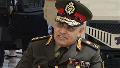 وزير الدفاع ينيب قادة الجيوش لوضع الزهور على النصب التذكاري للشهداء