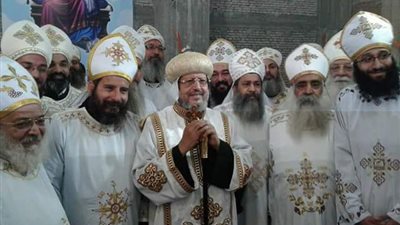 أسقف شبرا الخيمة يرسم قمصا و٣٠٠ شماس بكنيسة البابا كيرلس