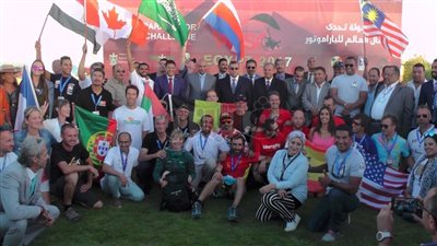 بالفيديو.. 30 لاعبا من 21 دولة يشاركون ببطولة الباراموتور في الفيوم