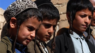 أزمة جديدة في إسرائيل بسبب اختطاف أطفال المهاجرين اليمنيين.. أرشيف الاحتلال يكشف عن سرقة الأطفال لحظة الولادة.. وتقارير صهيونية: اختفاء 1700 رضيع حتى عام 1952