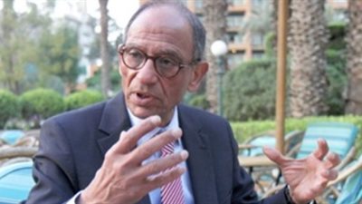 بالفيديو..هاني عازر: عملت بائعا للجرائد لتدبير نفقات دراستي