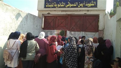 قلق وتوتر طلاب الثانوية قبل امتحاني الفيزياء والتاريخ بالدقهلية (فيديو)