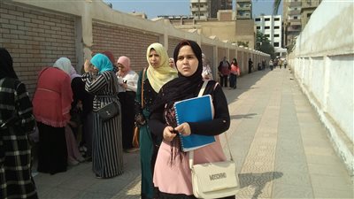 مراجعة الفيزياء بـ60 جنيها و30 للتاريخ أمام اللجان في الدقهلية (فيديو)