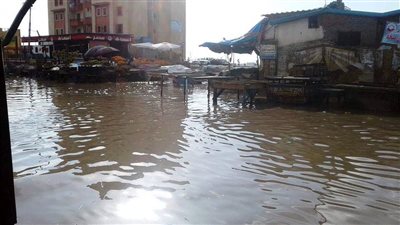 شوارع بلطيم تغرق في مياه الأمطار.. والمسئولون: نعمل إيه دي سيول (صور)