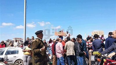 الأمن يصل لتظاهرة صناع الأثاث بدمياط (صور)