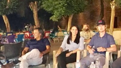 أوين ويلسون يزور شارع المعز قبل مشاركته في مهرجان الجونة