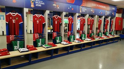 شاهد غرفة ملابس منتخب المغرب قبل مباراة إيران بالمونديال (صور)
