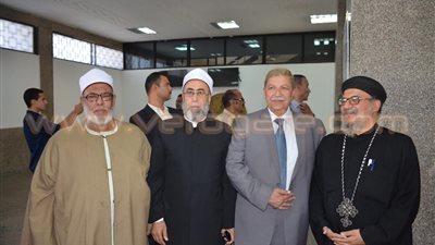 محافظ الإسماعيلية يستقبل المهنئين بعيد الفطر في الديوان العام