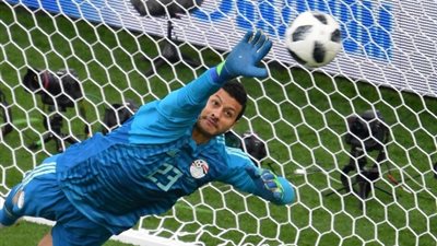 الأهلي يبرز فوز «الشناوي» بلقب رجل مباراة مصر وأوروجواي