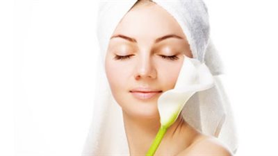 مقشر القشدة الحامضة حل طبيعي لإزالة حبوب الذراعين