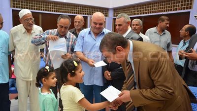 بالصور.. «محافظ كفرالشيخ» يزور دار الحنان لرعاية اليتيمات