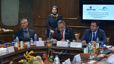 بالأرقام.. مصر للطيران توقع اتفاقية لنقل المشجعين للمونديال.. خصم 5% لحاملي الكروت الذهب والبلاتينيوم.. عرضًا بتقسيط المبالغ من البنك الأهلي.. وجيه: نوفر أكبر عدد للمصريين.. وبيع 10 آلاف تذكرة
