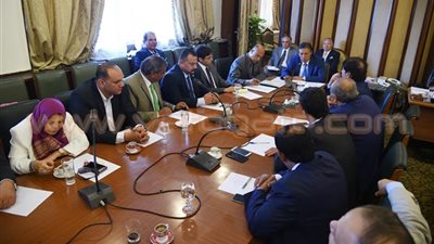 «عربية النواب» تطالب القوى الإقليمية برفع يديها عن اليمن